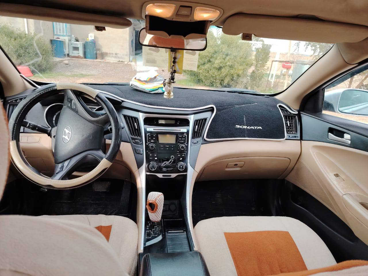 السلام عليكم سوناتا 2011مضلع فول مواصفات 1/1 عدا البصمه  للبيع ومراوس بسياره حمل
السياره بيها ضرر ثلاث قطع  تبديل اصلي 
جاملغ امامي وباب خلفي وبونيد بدون دواخل
السياره رقم ادهوك باسم اخوي شرط الوكاله والتحويل 
. محرك 2400دوش المرغوب
. محرك وكير شرط
. تبريد تدفئه شرط
. كهربائيات كلها شغاله
. حساسات خلفي 
. تحكمات استيرن
. مري شفط
. بانوراما  سياره كلشي بيها جاهز ما تصرف عليها ربع
مكان السياره /ناحية القياره/قرية العوسجه 
رقم المبايل ***********
سعر السياره 110 وبيها مجال
