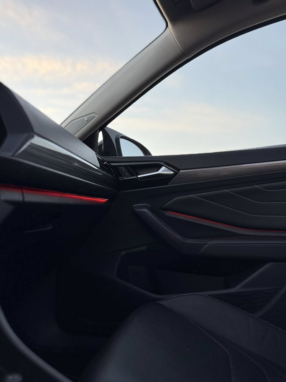 Volkswagen Jetta SEL  - شكل جديد ‎
موديل  : 2022 سياره فول ماصفات 
ربع بونيد صبغ بدون دواخل 
لون سياره نفطي   🤍
‎المحرك:- i4 - 1.5L Turbo 
‎سيارة فول مواصفات 
شاشه كبير 
10 لون داخل سياره بلادي 
كشن جلد بيلادي 
‎گيج ديجيتال 
‎بريك بصمه 
‎رادار
‎كاميرا 
CarPlay
فه حم شركة   
Auto-Start/Stop
‎لايتات Led+Xzenon
ماشي 39000"  mi
  سعر خاص 168 مجال قليل 
بچم كبس كل شي ضمان 
سيارة مرقم رقم اربيل 
مكان عقرة 
*********** واتساب
كورك ***********
