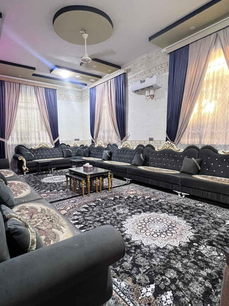 يتوفر قطعة ارض للبيع المساحه الكليه 750م 
معه بيت بمساحة 300م طابقين
يحتوي عل أربعة غرف نوم 

سند 25 تحويل مباشر باسم المشتري 

السعر 450

العنوان/ الحسينيه قنطرة البيضاء 

للإستفسار/***********
او على الخاص
