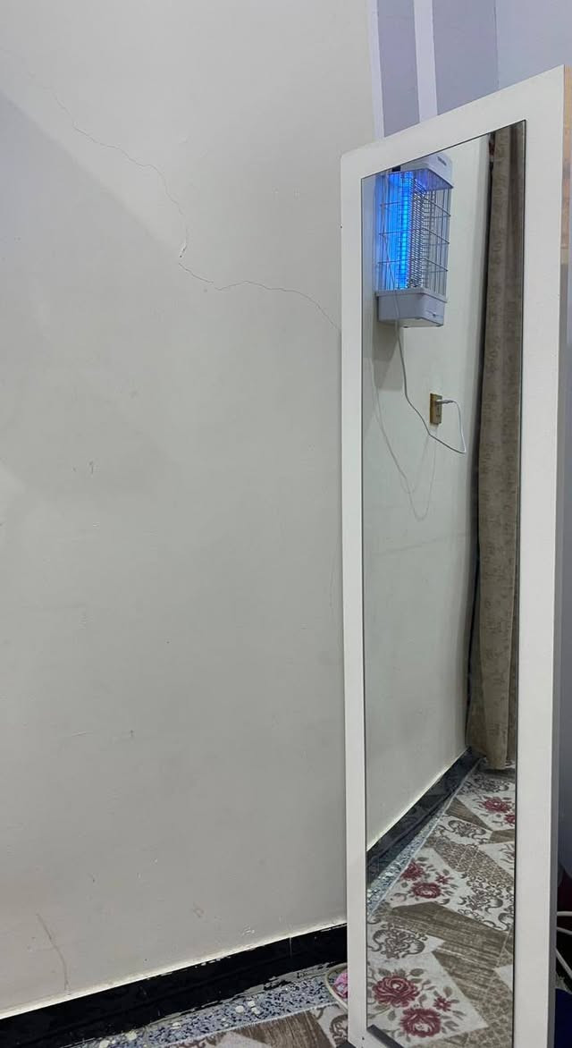 غرفة اخشاب تركي مثل ماموضح بالصوره غرفه نضيفه كنتور 6 بيبان وملحق بابين وجربايه شايل الجك مسوي تخته كلش قويه صارت عليه ب100
السعر 900
***********
