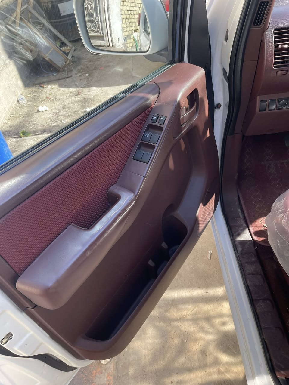 نيفاره مديل 2013 سنويه ورقم جديد بدي كفاله من الصبغ والضربه كري مكينه حداديه تخم تاير سياره هزه جديده 
العنوان البصرة ***********
