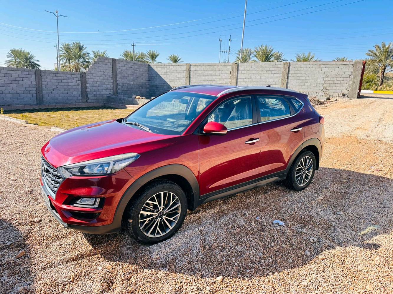 توكسان 2020 ماروني
شركة الگاصد خليجي فول 1/1 
ماعدا بانوراما 
تحكم ستيرن جهتين 
يدات نيكل
مرايات اوتو كهرباء شفط
بصمه + بصمه ابواب 
نظام ترحيب 
حساس امامي + خلفي 
حساس استداره 
لد ليلي + نهاري 
كامره خلفيه بلادي 
شاشه بلاد
مثبت سرعه 
هندر بالرجل 
تبريد قطعتين امامي خلفي 
ويل كب حجم 18 كروم
كشنات كهرباء 
شاحن واير ليس   
رقم بغداد 

السياره بيه فقط باب جانب السايق مصبوغ بدون تبديل

 السعر 195$