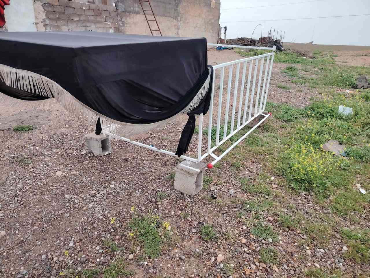 السلام عليكم حجر ستوته للبيع سعر 80.  ***********
