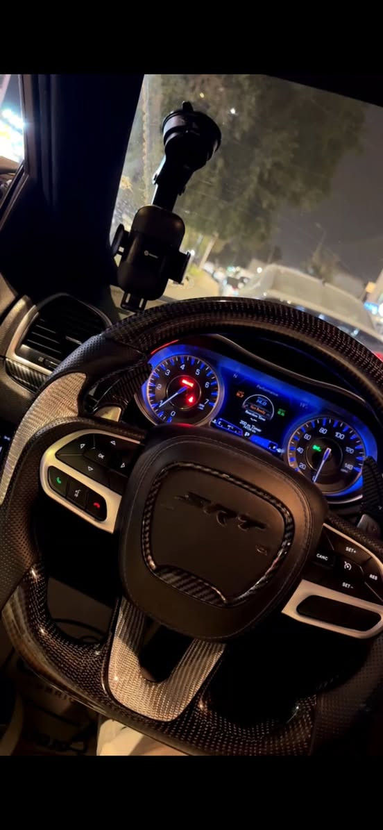 السلام عليكم اخوتي///
.اوباما موديل 2022 
.السياره جديده 
.مال بيت 
.حادثهة بس وجه الجنطه وموجود بل صور 
.بدون ايرباك السياره كلش حلوه 
.سعر//270 ///💙
.بيهة مجال قليل لل شراي الموشراي ليفوتلي💙
.رقم التلفون::***********
