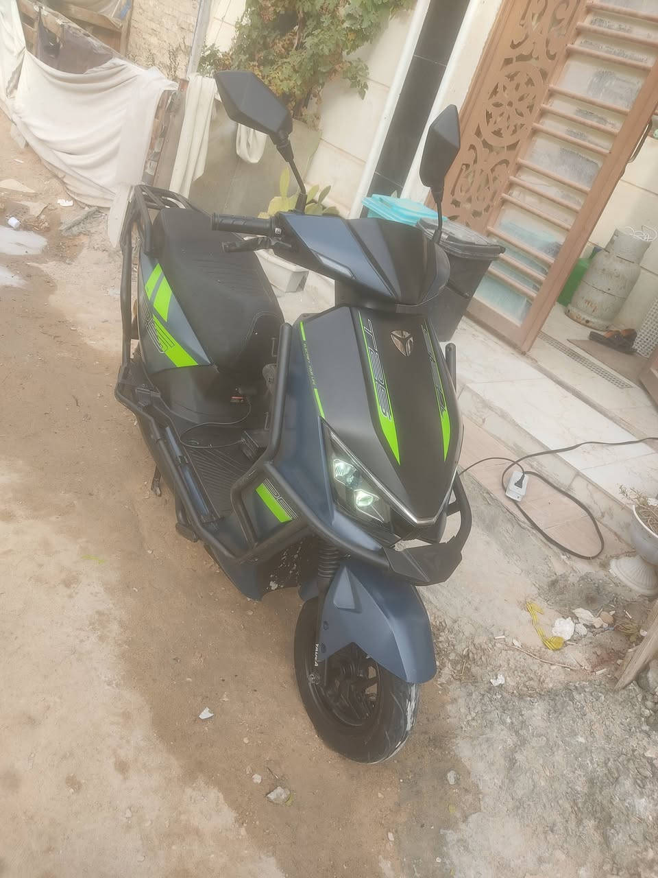 سلام عليكم ورحمه وبركاته من رخصت مدير الكروب المحترم دراجه ياديا شحن موديل ٢٦زيرو ماشه ٣تالاف تجي فول مواصفات بصمه انذار قفل ذاتي تشغيل عن بعد وكل نقص مابيه زيرو بعدهي تجي 6بطاريات سعر من 50لا65في الساعه والشحنه الوحده تمشيك من 60كيلو لا 75 سعر المطلوب 858الاستفسار***********وترهم مراوس حسب القناعة
