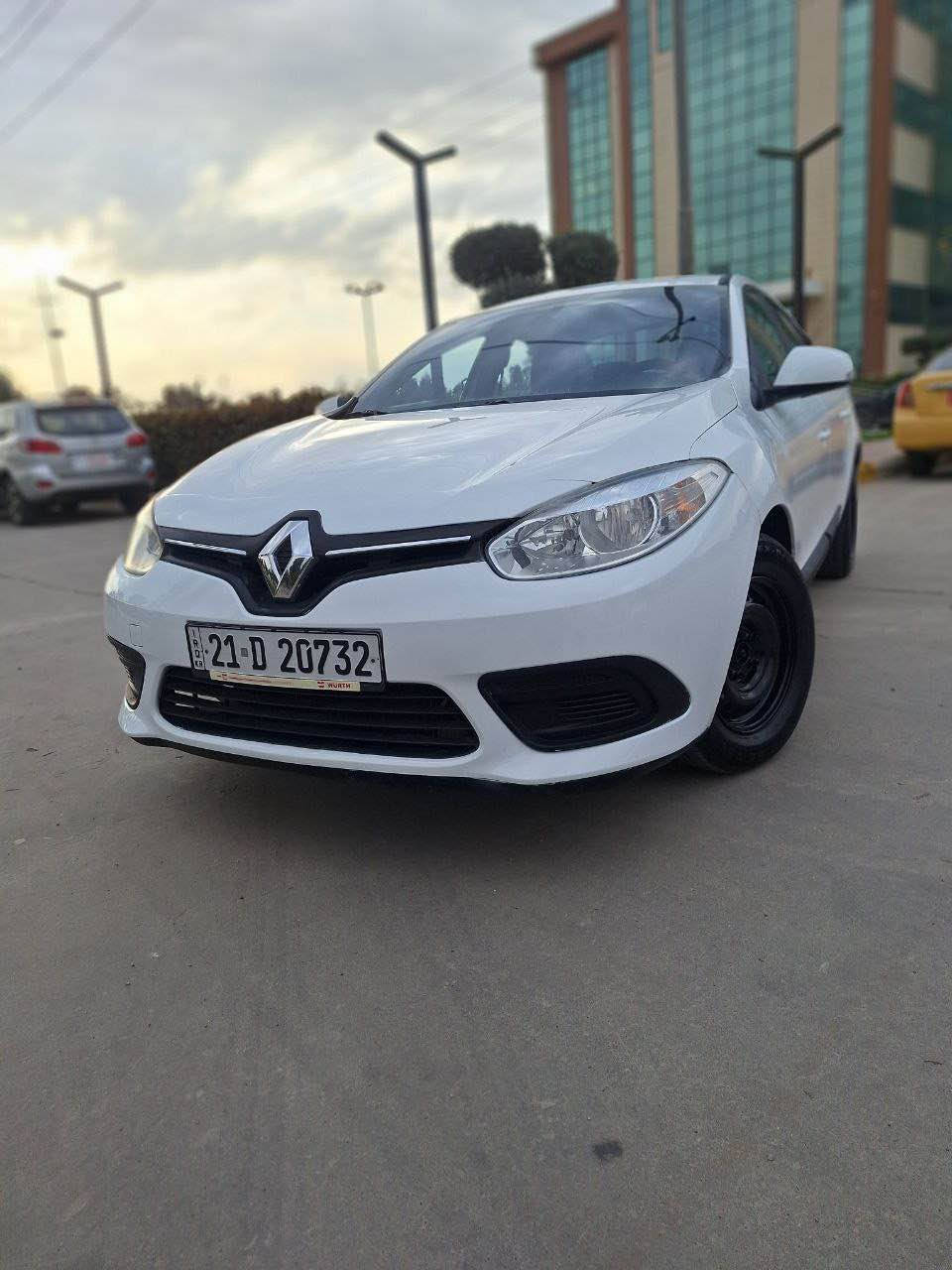 .                               بِسْمِ اللهِ الرَّحْمَنِ الرَّحِيْم
ڕینۆی فلونسی : مۆدێل 2015

گیر ئۆتۆماتیک دەبل گێڕ ، گێچ ئەلیکترۆنی ، ئاوێنە کارەبای ، چوار تایەی لۆکی لەژێرە پاتری لۆک کامل سێرفزی بۆ کراوە هیچ مەسروفێکی تیا نیە پێنج پارچەو نیوی بۆیاخە ئێڕباگی نەتەقیوە ڕسمی سۆنەرەکەی دانراوە سەیارەکە هەتا بڵێی جوان ماوە بەناو خۆمەوەیە سەنەوی و ژینگەو ڕێگاوبانی هەتا 2029 تازەیە گێڕ و مەکینە و تەبرید و بەناوکردن و غرامە هەمووی بە شەرت  سۆنەریم داناوە 

*********** 
واتس ئەپی لەسەرە كالار, السليمانية
