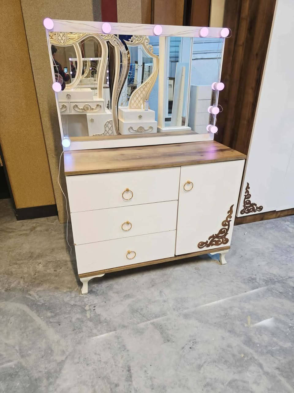 غرفة نوم مستعملة🇹🇷
نضافة95 ٪💯
عدد القطع / 8 
نضام / أبواب 💢 
سعرها / 650 💸
شد ونقل داخل بغداد مجاني🚛
يوجود توصيل محافضات 🚛


**إذا كنت صاحب هذا الإعلان وتريد حذفه لأي سبب، رجاءا أرسل رسالة إلى الدعم الفني**