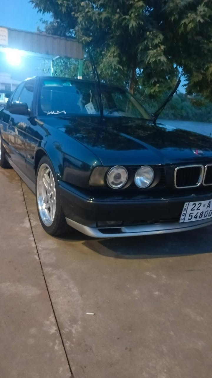 سلام عليكم بي إم 525 رقم أربيل فول مواصفات داخل أبيض ملكي كهرباء شرط تحويل سعر ٧٨ وبي مجال للشراي مكان سياره كركوك للستفار وتساب ***********
