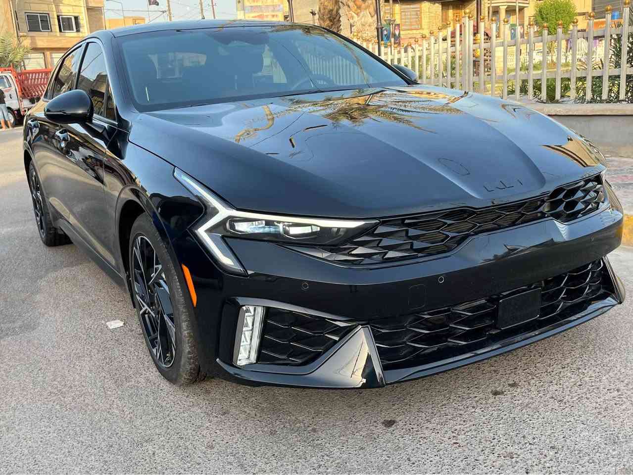 السلام عليكم للبيع 
K5
2025
جيتي لاين
داخل احمر 
محرك 2500ccتنفس طبيعي
كير at
بانورما 
كشنات كهرباء تدفئه
بصمه 
حسات امي خلفي 
رادارت ٣٦٠ درجه
عدادات شاشه متصل 
لايت بك لايت لد عدسات 
بلوجكتر عدسات
ستيرين رياضي 
فول تحكمات ستيرن
قايده ذاتيه 
١٣ سماعه بوز زاد دمام
ويل كب ١٨ 

اشاير لد
ابل كاربلي 
شحن لاسلكي 
وراد امريكي بدون رقم ماشيه الف وشويه يعني زيروه بعدها حادثه جاملغ وبنيد مبدلت تفصيخ اصلي نفس الون يعني بدون صبغ وبيه بارد شويه بالتكمه شرط بدون اي دواخل  مكان السياره بغداد ايربك ستيرن وبرده طاكت التصليح فوك الدرجه اولى مابيه برغي تجاري   *********** بغداد, العراق
