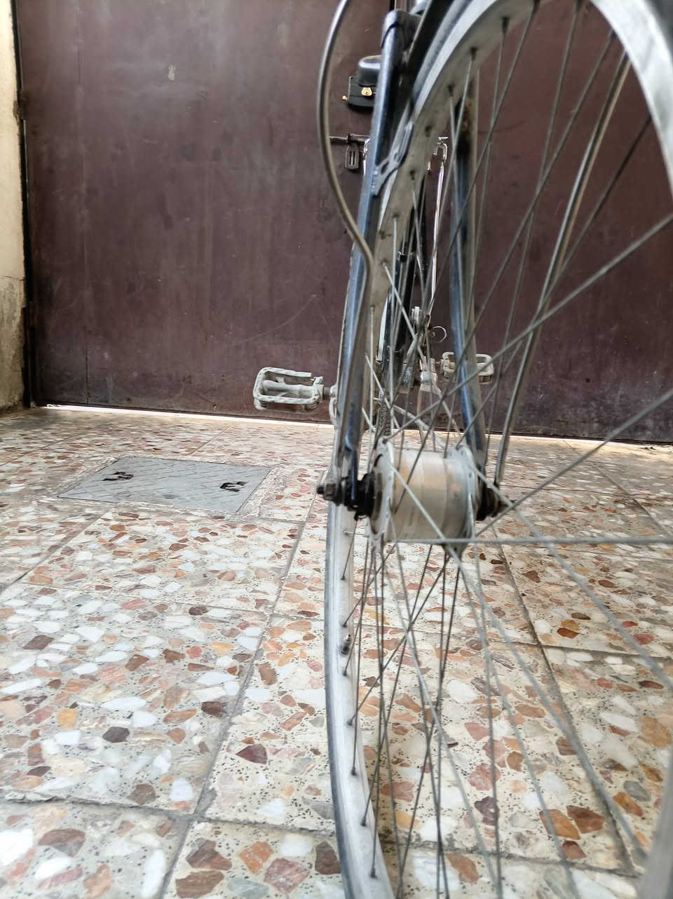 السلام عليكم
باسيكل للبيع حجم 17 بي ضربات خفيفات 
باسكل نضيف صارلي تقريبن شهرين من اشتريته 
العنوان بغداد تقاطع درويش السعر خاص الاستفسار الرقم ***********
