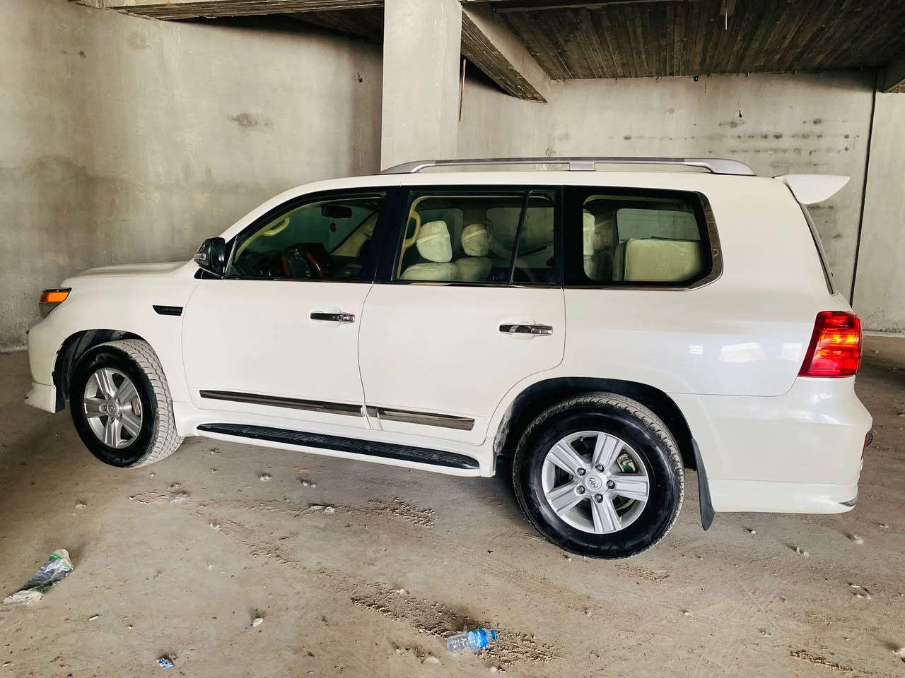 تۆیۆتا لاندگرۆزر مۆدیل ٢٠١٤ بێ سبوغ ***********بدون سبوغ بۆ فرۆشتن ***********واتس ئەپ و ڤایبەری لەسەرە تەنها كەمێ ساردەكوتی هەیە لە چامڵغی پێشەوە لای سەكن مەكینەی نەكراوەتەوە گێڕ ومەكینەو تەبریت غرامە تحویل سەلاجە بەشەرت فول مواسەفات هەشت ئێرباگ كويسينجاك, أربيل
