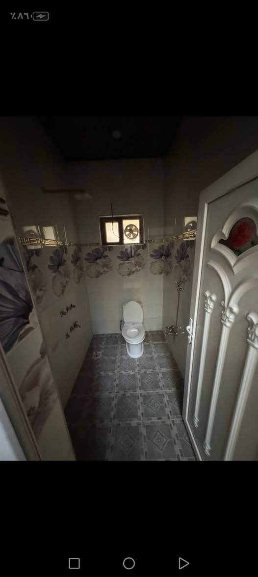 السلام عليكم بيت للبيع مساحة 100متر واجهة 5يحتوي على 2غرفة نوم وصالةومطبخ وخدمات بيت  نقص واجهة  موقع ممتاز ديوان المخابرات قرب حي جهاد الاستفسار على هذا الرقم ***********السعر مناسب
