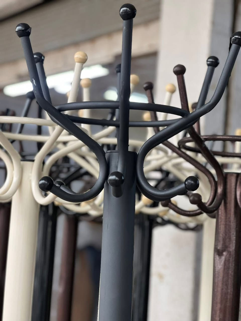 معرض صلاح آلدين للأثاث المنزلي للجمله والمفرد 
وصول شمعه ملابس اصلي ثقيل احطاطه 
حديد ثقيل متانه فول فول تتحمل أوزان ثقيله 
متوفر جوزي اسود رصاصي نحاس 
***********
العنوان تكريت الزهور مقابل كليه تربيه البنآت مجاور تانكي المآء قرب غصن الزيتون
