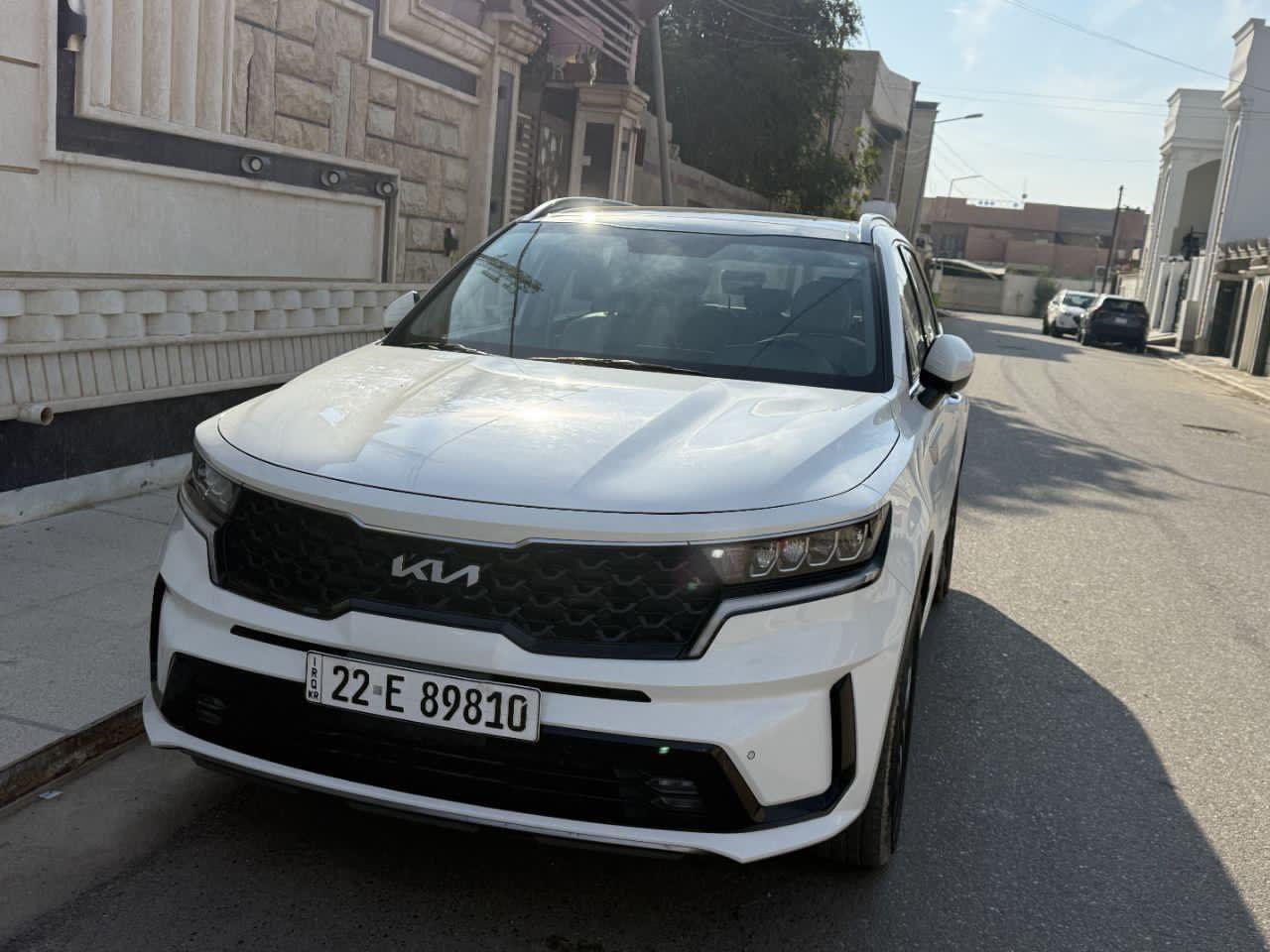 السلام عليكم 
للبيع كيا سورينتو 6  سلندر فل مواصفات
ضمان شركة (نم)
الموديل: 2022
ماشيه 80 الف km
المحرك: 6 سلندر V6 - 3.5 لتر
القوة: حوالي 270 حصان
القير: أوتوماتيك 8 سرعات
عدد المقاعد: 7 ركاب
المواصفات:
• فل مواصفات
* ﻿﻿شاشة كبيرة + نظام ملاحة
* ﻿﻿Apple CarPlay / Android Autc
* ﻿﻿كاميرات + حساسات أمامية وخلفية
* ﻿﻿نظام النقطة العمياء + الحفاظ على المسار
* ﻿﻿مثبت سرعة ذكي
* ﻿﻿مقاعد كهرباء
* ﻿﻿فتحة سقف بانوراما
* ﻿﻿تشغيل بصمة + دخول ذكي
* ﻿﻿إضاءة LED كاملة
* ﻿﻿جنوط رياضية
3) السلامة:
* ﻿﻿ABS - EBD
* ﻿﻿وسائد هوائية متعددة
* ﻿﻿تحكم بالثبات
.
المكان: الفلوجه 
للتواصل ومعرفة التفاصيل والسعر اتصل على :***********
