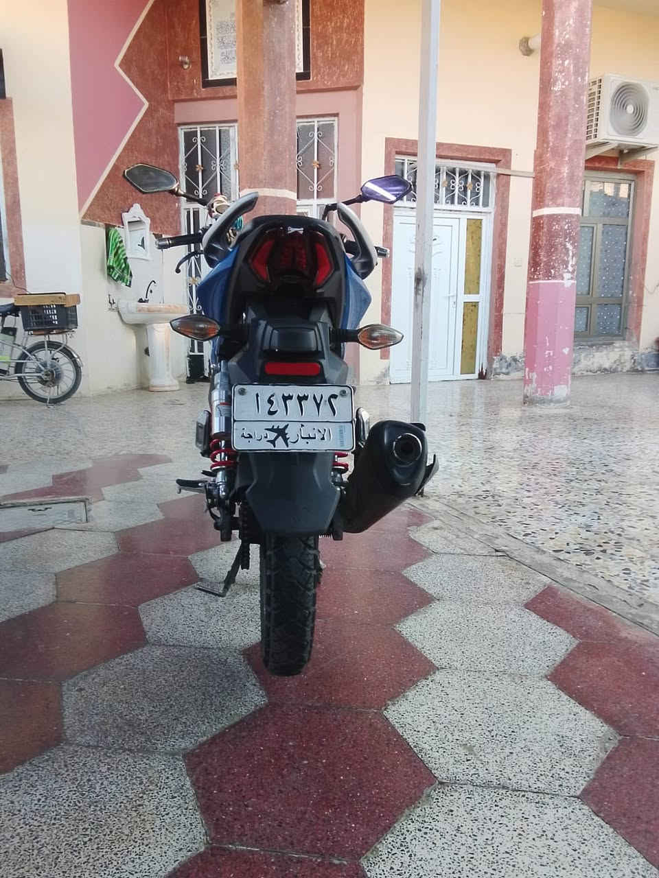 #للبيع

• دراجة هاوجي دي اف
• موديل 19
• نظيفة مرقمة اي نقص مابيها
• عارضها بـ ١٥ ورقة وبيها مجال شي قليل 

للإستفسار

الاتصال: ***********

العنوان: الرمادي/شارع البريد/مقابل باب البريد/ورشة انس القيسي
