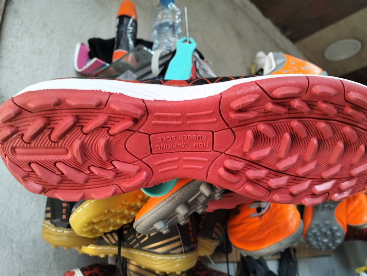 باله جديده حذاء كرة القدم في الموصل حي التحرير مقابل جامع ال البيت بل فرع اي ستفسار على مازنجر أو وات ساب أو على هذا الرقم ***********
