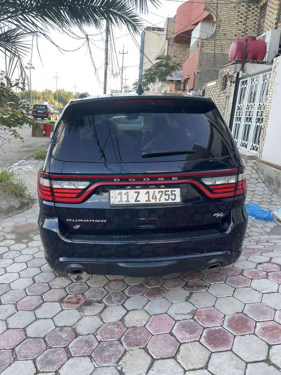 السلام عليكم
دودج دورانگو موديل 2024 
     ماكس R/T
المواصفات:
 • ماشية 22 ألف ميل
 • دخول جديد وبدون ايرباك 
 • رقم بغداد باسمي
 • اللون: نيلي أو حبري
 • فتحة سلايد و رادار جانبي
 • كشنات كنتارة وجلد vip منفصل
 • تدفئة وتبريد للمقاعد الأمامية
 • تدفئة للمقاعد الخلفية
 • رادار وتحديد مسار
 • ذاكرة للكشنات
 • شاشة جبيرة
 • 4 وضعيات قيادة
 • حدادية + فجوج بريمبو رياضي
 • بصمة وتشغيل عن بُعد

الحالة:
 • السيارة داخلـة كلين
 • بس البجم الأمامي مفتوح وحاطي بلنجطة
 • الضرر انضربت  بالحاوية بداية القمارة
 • السيارة بيها دحجة زغيره بلباب الورا السايق وصبغت   مكانها 
 • توني مبدّل دهن Mobil 1

 • الجاملات الخلفية  بيها بارد بلدور
 
 • صورها قبل الصبغ موجودة

السيارة كاملة وماناقصة شي الحمدلله

المكان: النجف

رقم الهاتف: ***********
