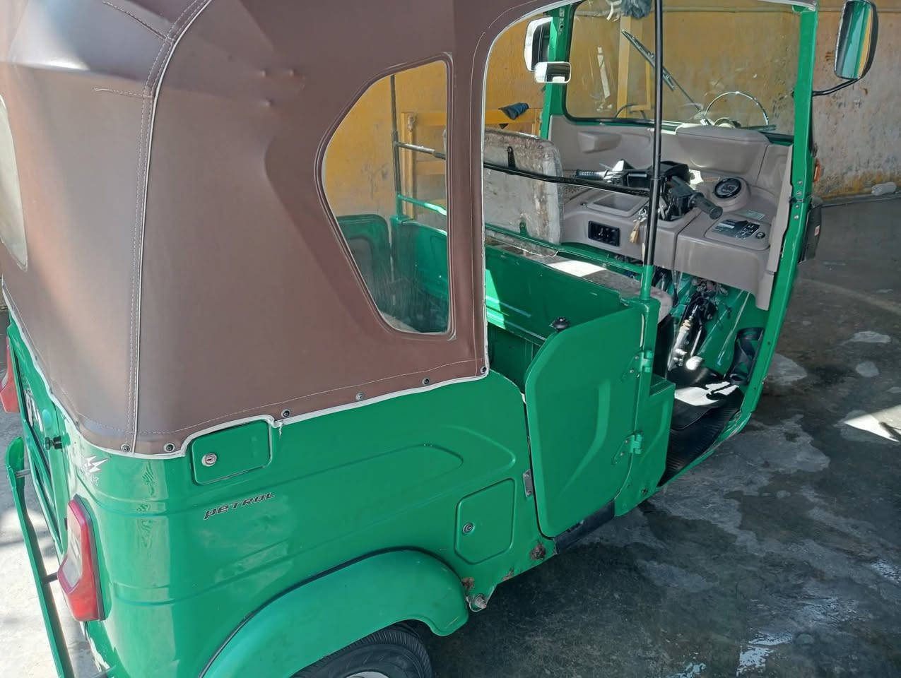 السلام عليكم تكتك للبيع موديل 22شهر ال8بس بستم مبدل مكفوله رقم وسنويه بغداد البلديات ‏‪***********‬‏رقم للاتصال وتدلل
