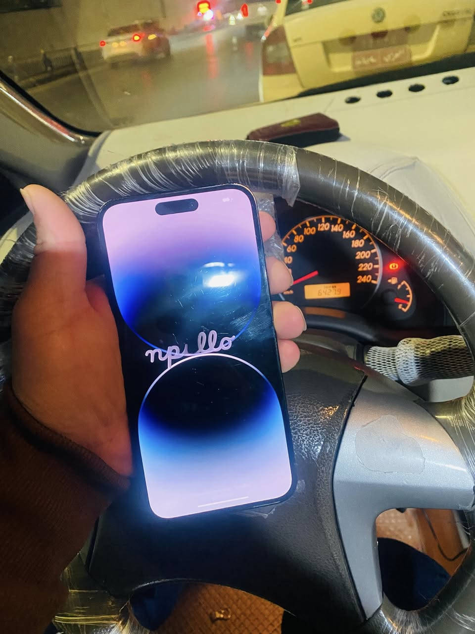 ئايفون١٤پرؤماكس ١٢٨گيكا.باتري ٨٧.يةك سيم و ئيسيم.موبايلةكة بةهةمووشةرت و زةماني .مالي دوستة هيجي نةكوراوة.تةنها كةمي وردة شوختي كةفةري هةيةماباقي يةشةرت هةوانايات.٤٧٠دولار.تكاية گةرموشتةري نيت سةرمان مةئيشينة.
شوين سليماني
ژمارةي موبايل.***********
