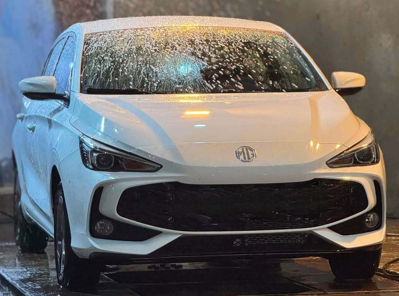 السلام عليكم 
MG3.  2026 وكالة ام الضمان
ماشية ٣ الف كيلو
بعدها زيرو بوضعية الشركة
مغلفة كشنات جلد ودركة 
مواصفات استندر 
سويج وشاشة وكاميرا وحساس خلفي
حاجب لد
كشفات هيلوجين
مرقم بغداد بأسمي
العنوان غزالية او بياع

***********
