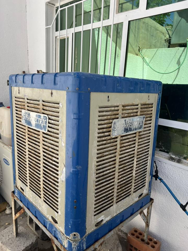 سڵاو، ئەم موبەردەیەی لە وێنەکەدا دیارە بۆ فرۆشتنە مارکەیSepehrelectric (بەناوبانگە بە کوالێتی و توانای ساردکردنەوە).
 وەک لە وێنەکاندا دیارە بەکارهاتووە، بەڵام بزوێنەر و بەشە سەرەکییەکانی بەتەواوی کاردەکەن و هیچ کێشەیەکیان نییە.پێویستیم پێی نەماوە .
[نرخەکەی ٧٥هەزارە] (کەمێک مەجالی بۆ کڕیاری جدی تێدایە).
ناونیشان کەلار/بەردەسوور.
بۆ زانیاری زیاتر یان بینینی موبەردەکە لە نزیکەوە، پەیوەندیم پێوە بکەن بە ژمارە[***********]
