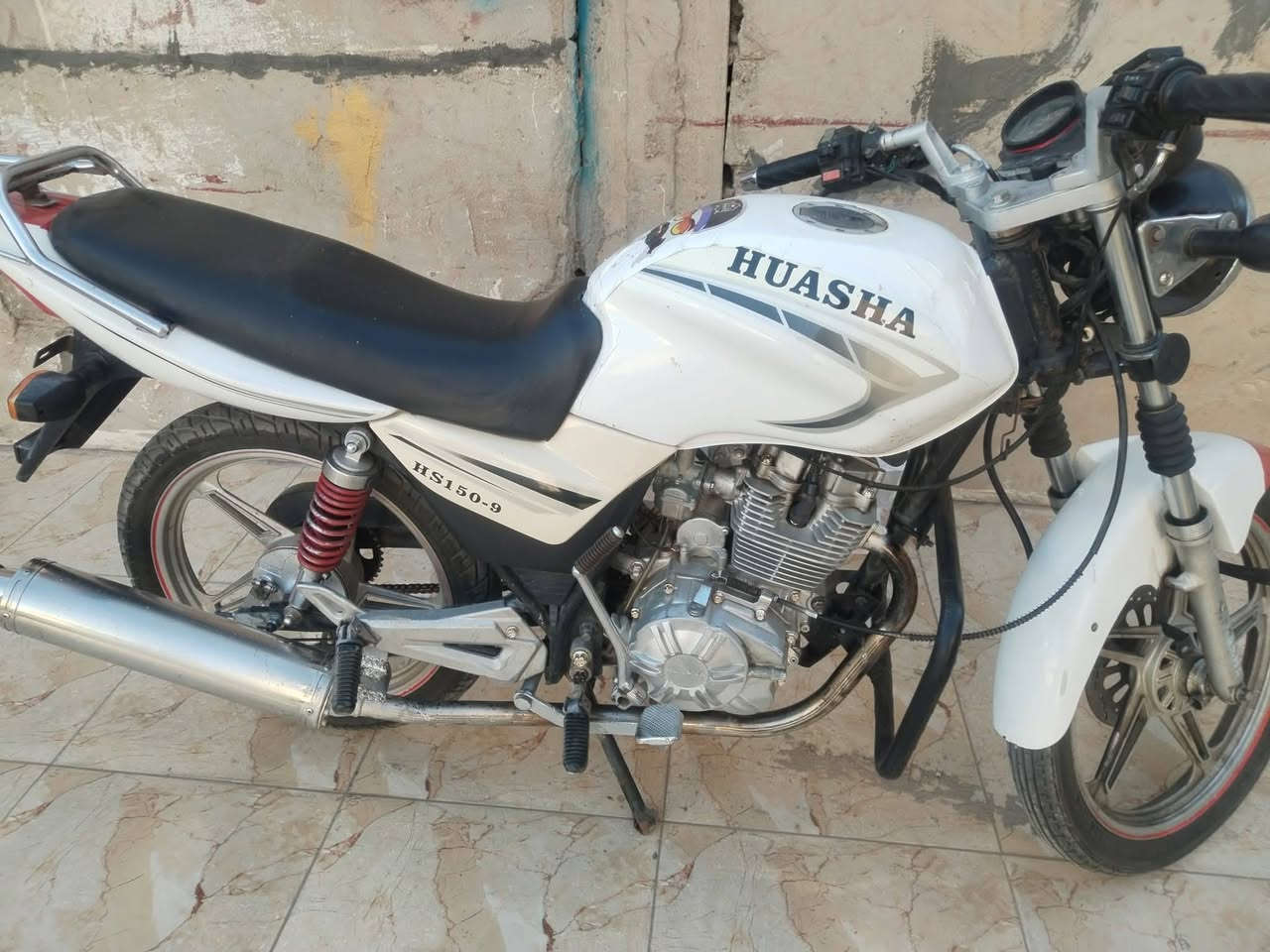 السلام عليكم
إعادة نشر بسبب الوعود الكاذبة.. 
دراجة هيوشة للبيع محرك 150 موديل 2017 شغالة صلف وهندر لا تبخير ولا تنقيص يرادلة دشبول وصفاحية يرادلة شوية ترتيب أوراق كاملة
السعر 550 وبية مجال
العنوان الرمادي شارع 20
***********
متواجد خااص
