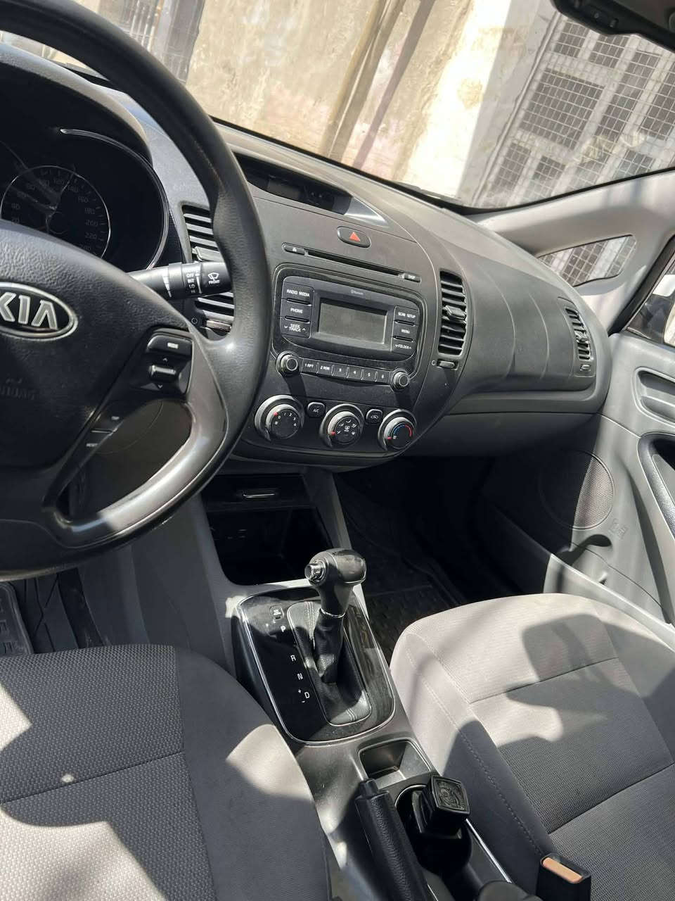 السلام عليكم
سيراتو موديل٢٠١٧
مكفوله من الصبغ والتبديل ماعدى بارد بين البابين جهه السايق والدور مال جاملغ
ماشيه ١٤٠
نص فول تحكمات ستيرن مانع انزلاق5 ويل كب 
مكينه 1600
كير ومكينه خير من الله
السعر 130وبيها مجال قليل
المكان النجف 
للاستفسار على الرقم فقط 
***********
مكلف بالنشر
