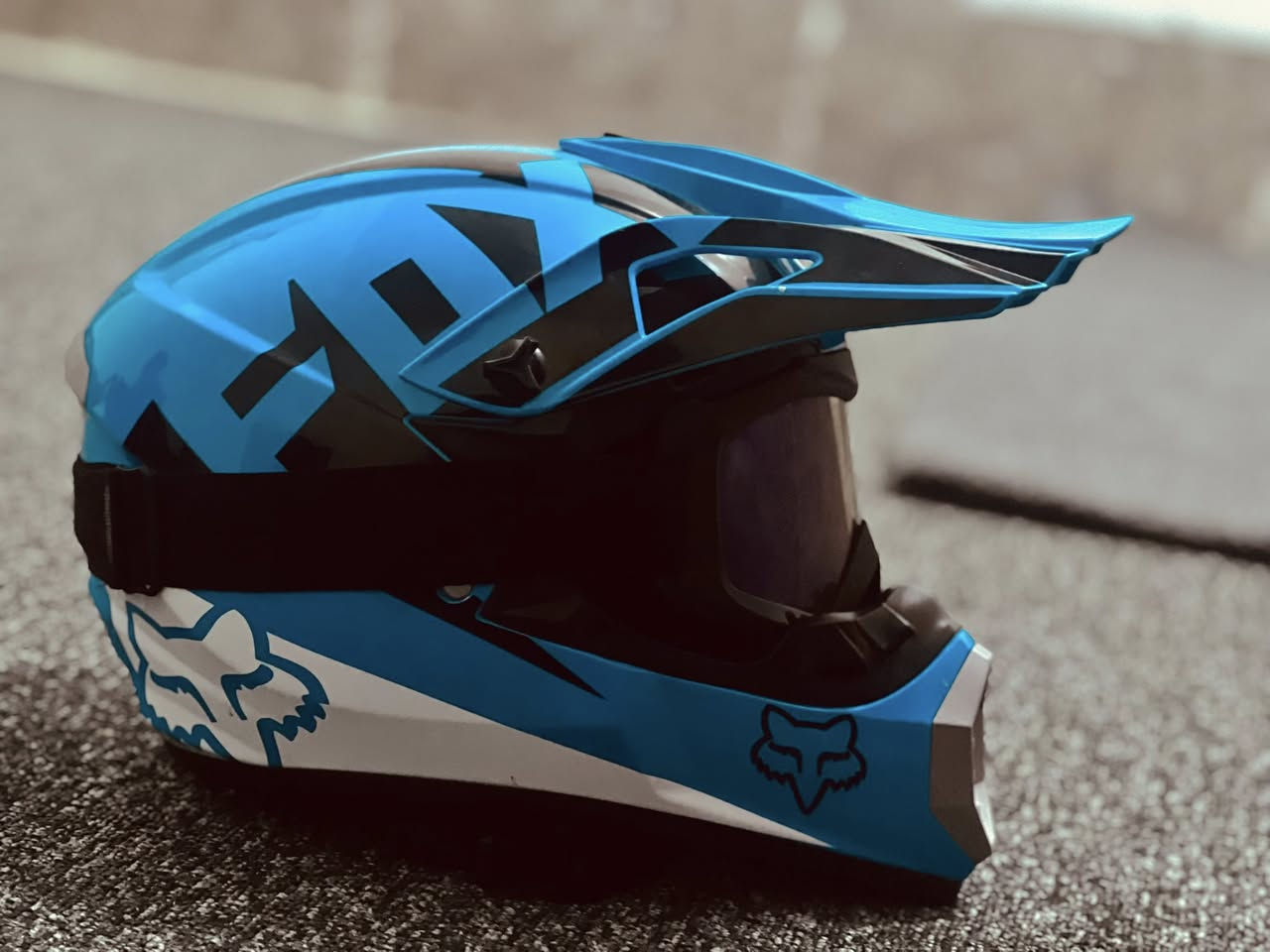 السلام عليكم خوذه قفاز للبيع مستعمله اقل الشهر
***********
