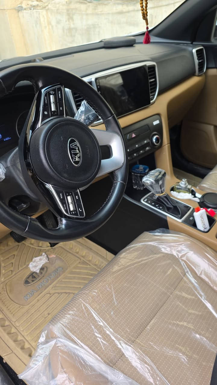 تحياتي للجميع 
للبيع سبورتج الدولية  
٢٠١٩ بدون حادث، فقط بارد بالباب الخلفي الايسر ، طلقة بالبنيد مصلحة عداد(٤٢٠٠٠)كم السعر (٢٠٧$)
 مواصفات عاديه 
للتواصل ***********
