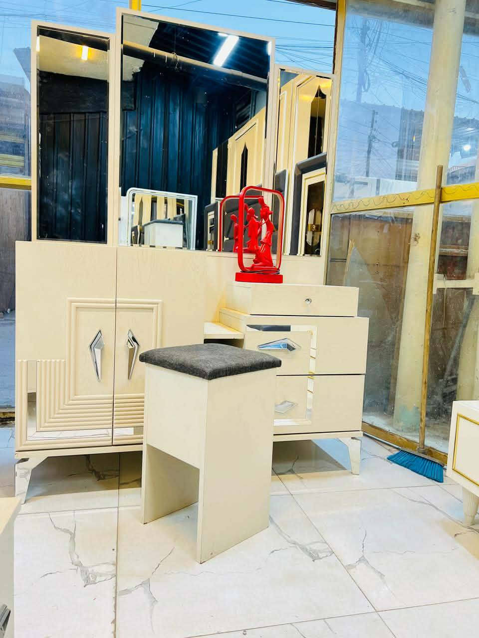 غرفه نوم تركي 🇹🇷🫡 
10 قطع فول ومكفول 
مستخدم اخو لجديد نضافة 95 💯 خشب ثقيل موديل حديث بلون مميز سجج هادروليك شفط شازلون خزن 
اناره كومديات سرير جك مخزن كومدي دبل مجر ضهر بلوك برغي وجوي حديد 
عرض خاص ب مليون و 100 قفل مع شد ونقل مجاني داخل بغداد 🧑‍🔧🚚 محافظات ب كروه رمزية


**إذا كنت صاحب هذا الإعلان وتريد حذفه لأي سبب، رجاءا أرسل رسالة إلى الدعم الفني**