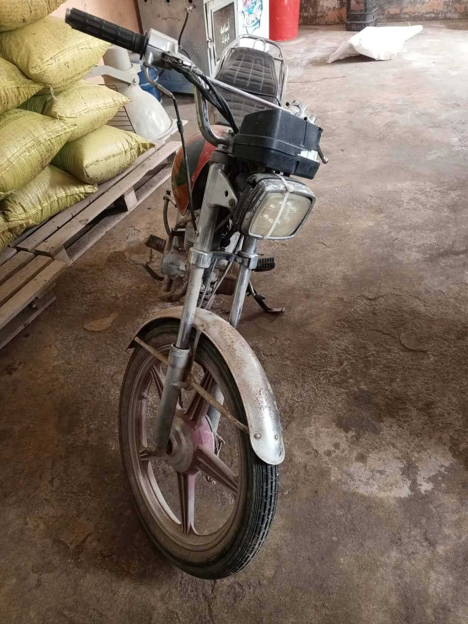 دراجة نامه للبيع محرك مكفول كهربائيات شغاله
سعر 125 وبي مجال... شهربان. الكيلوات 
***********
