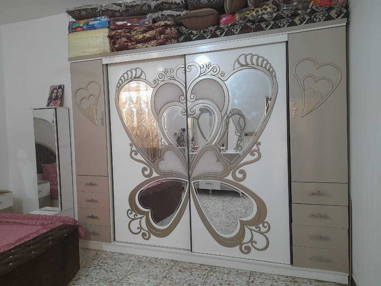 غرفة اخشاب التركي الاصلي استخدام قليل 750 و بيها مجال مكان نجف براكية
