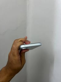 ايفون 15 ذاكره 128 الشاشه والبطاريه مال جهاز ثاني قافل اي كلود يعني ما...
