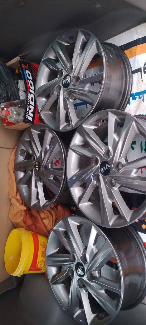 السلام عليكم
للبيع او المراوس
تخم ويالة
حجم16
الويالة صناعتهن كورية
مكفولات من أي عواج او فطر
او زلغ او كسر
ومصفرات بلنص
كوريات صناعتهن فوول نظافة
مثل ماواضحات بالصور

لسيارات: 
صول
النترا
سوناتا
اوبتما
السعر300وبيهن مجال
العنوان بابل
الرقم بي واتساب: 
***********
