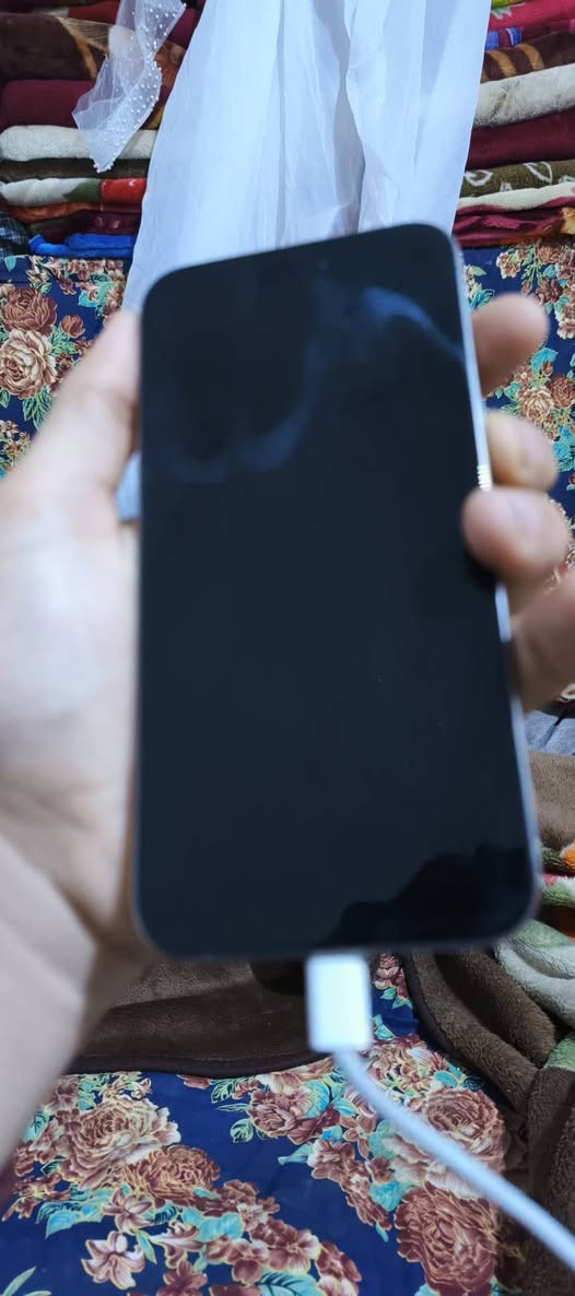 ايفون 15برو ماكس جهاز مامفتوح وكلش حلو بس هاي البضهر وما مئاثرة بطايريته 86 عنواني نجف حي العسكري ***********
