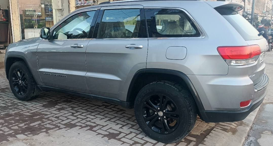 السلام عليكم جيب جراند شيروكي موديل 2017 مواصفات لاريدو حادث امريكا موجود بصور والعراق صار جاملغ خلفي وكصة القماره كلير
السعر 165$
*********** بغداد, العراق
