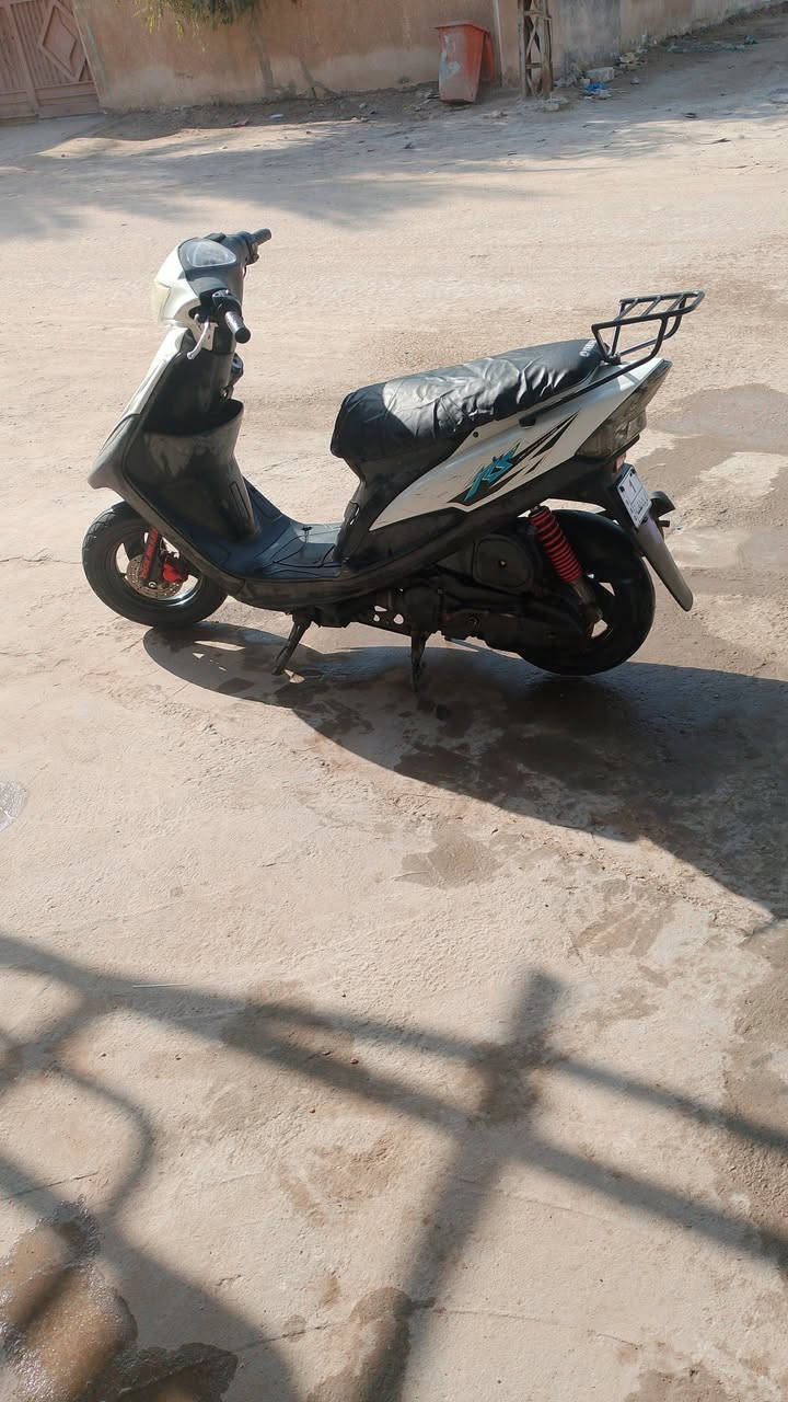 السلام عليكم ماكس عدلة لبيع   مكان حلة مركز المدينة موديل2004  0781 574 0314
