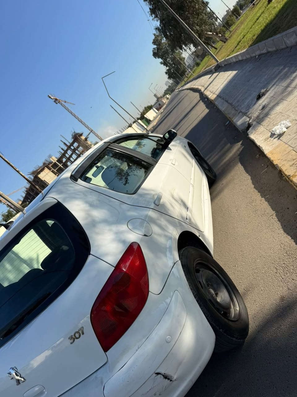 السلام عليكم للبيع فقط او مراوس بسيارة حدود الدفتر او ١٣٠ ورقة بس يكون دفع اقساط
بيجو 307 موديل 2005 فرنسي كير جديد اوتوماتيك سنويه لل٢٠٢٩ تحويل مباشر  ثاني يوم
مرفق السونار ويا الصور 
نقص السيارة فقط فريز تبريد
سعرها ٦٣ ورقة وبيها مجال بسيط
مكانها بغداد حي القادسية
للاتصال :***********
