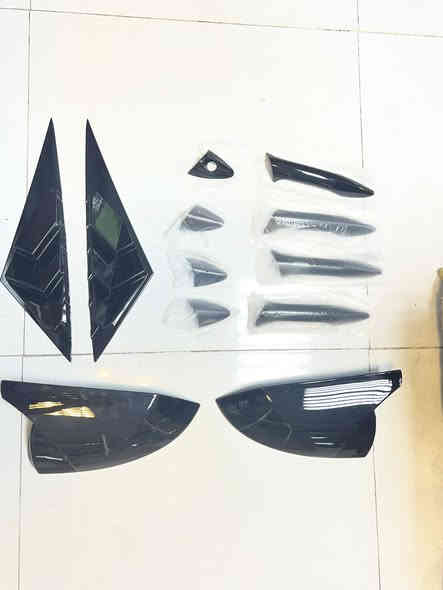 كفر مرايه وكفر يده وسكوب النترا حديث اسود لامع قالب مضبوط الاصلي شرط 
***********
