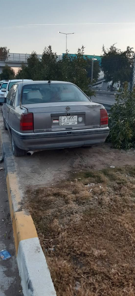 بسم الله وعلى بركة الله متاح اوبل اوميكا موديل ٩١ سنويه مجدده الى ٢٩ سياره محرك جديد سياره خير من الله سعره ٣٧ وبيها مجال بسيط مكان السياره رمادي جويبه متواجد خاص ***********
