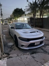 چارجر 2019 اصل GT حادثها البنيد فقط   رقم بغداد   السياره جديده بمعنى ...
