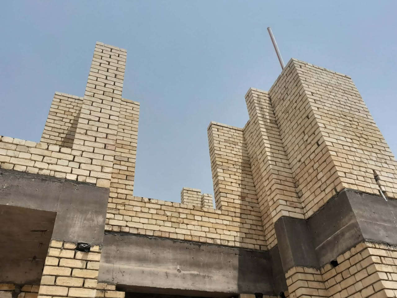 ﴿ بِسْمِ اللَّهِ الرَّحْمَٰنِ الرَّحِيمِ ﴾
من مراحل العمل في أحد مواقعنا
نحرص على الدقة في التنفيذ، وجودة البناء .

🔹 أعمال بناء كاملة وجزئية
🔹 التزام بالمواصفات والوقت
🔹 خبرة ميدانية وثقة بالعمل

📞 للاستفسار والتواصل: (***********)
