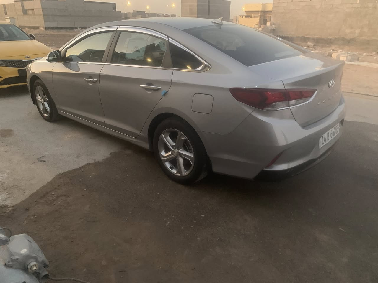 سوناتا 2023 وارد كوري غاز  رقم بصره 
مكفولة كفالة عامة وجديدة كلش 
محرك 2000 
ماشية 23 الف 
بصمه 
لد امامي 
لد خلفي 
كشنات كهربائية
تدفاة وتبريد بالكشنات 
شاشة
حساسات خلفية 
اشارة بالمراية 
نقاط عمياء 
ويل كب 17
السعر 190
الاتصال ***********
البصره حي بغداد
