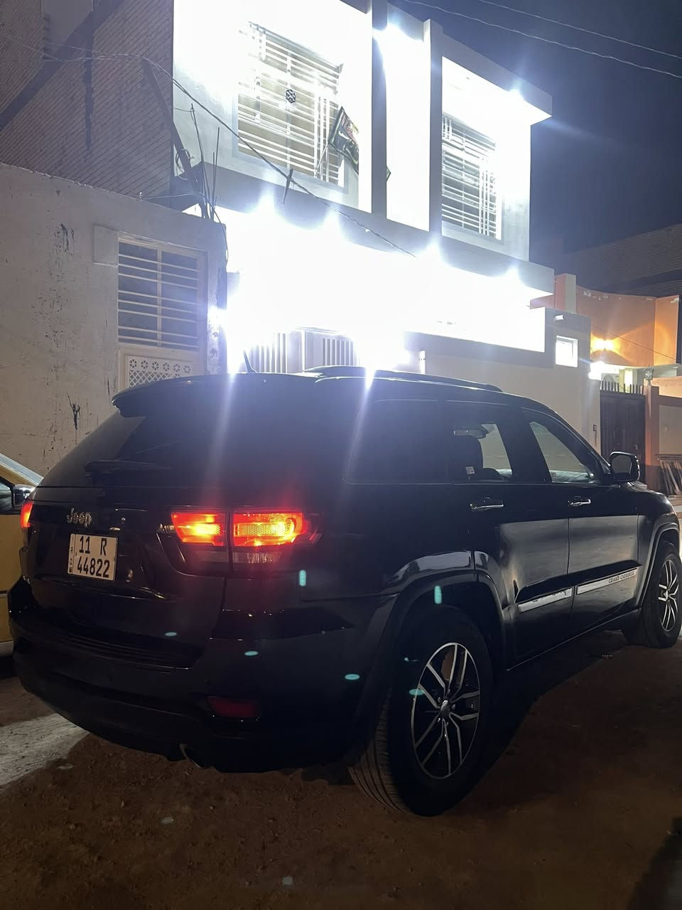 السلام عليكم جيب مديل 2013 رقم بغداد انكليزي بسمي مشروع وطني  مصبوغه عااام مكينة 6سلندر 3600 فور ويل مكينة كير حدادية تبريد كلها شغالة فول مواصفات فتحة السعر 135ورقة المكان النجف كوفة حي ميسان شارع 60 بيع او مراوس ***********
