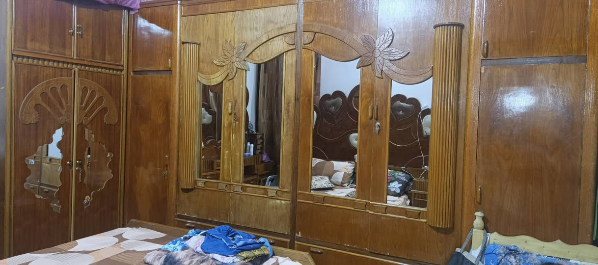 السلام عليكم عندي غرفه تسكام 6بيبان اريد ابيعها لان ماعندي مكان والغرفه ضخمه ماتكفي بلبيت واني يوميه بيت ايجار سعرها 850وبيها مجال رقم موبايل واتساب فقط***********
