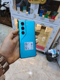 تكنو كم 40 ذاكره 256 عشوائيه 8+8 جهاز نضيف اخو جديد نضافه كدامك بدون ب...