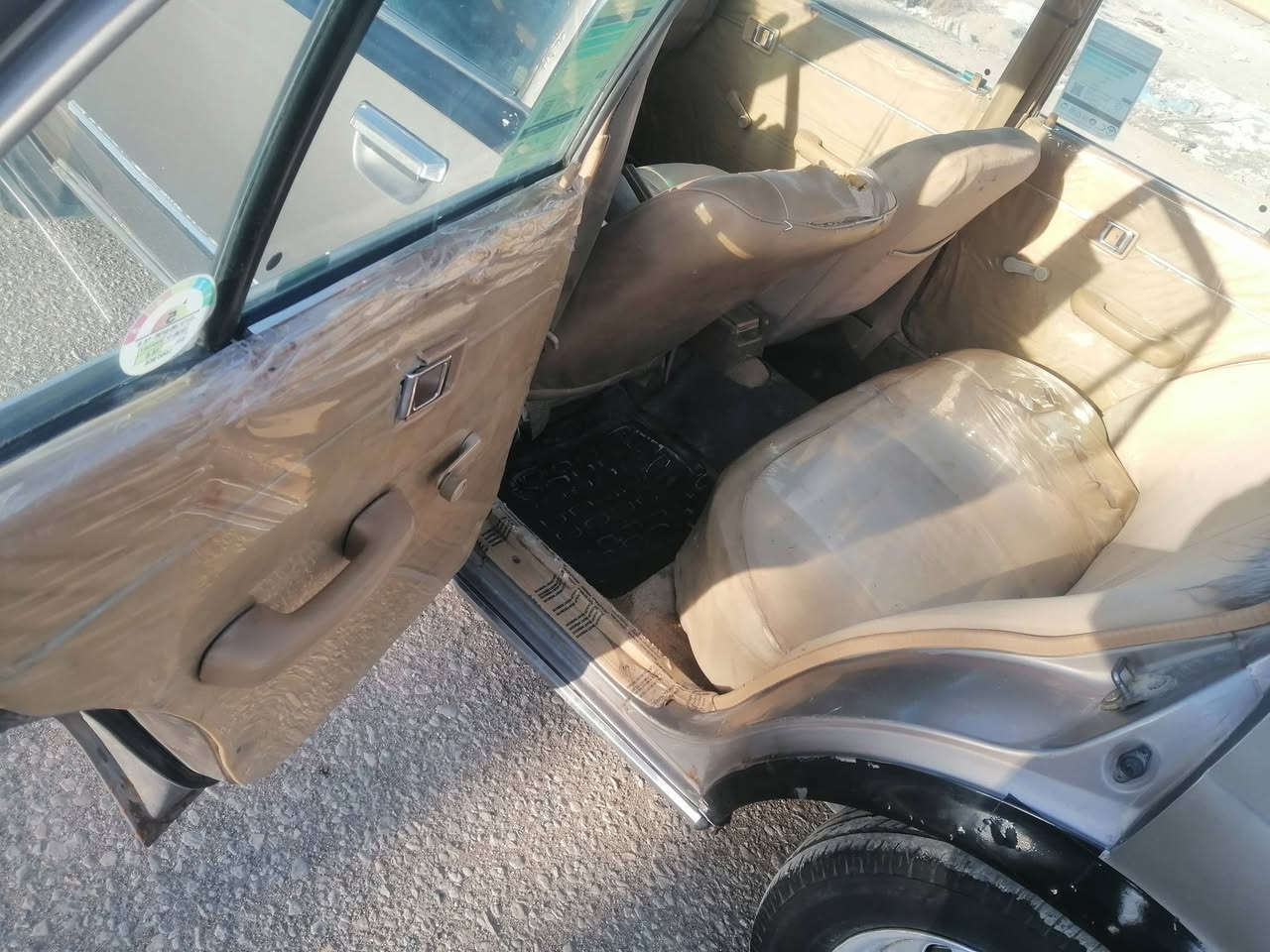 سلام عليكم كروناموديل 82سياره حلوه وجهازه وخير من الله. سنويه عظم عاج. 
*********** 
***********
