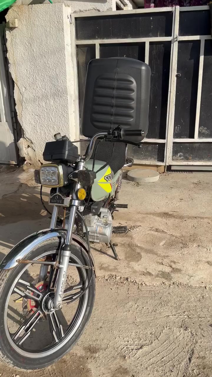 سلام عليكم دراجه شاينك موديل 2023 مكفوله كفاله عامه اوراق كامله  امانه الله مكينه خير من الله زوج تايرات جديد ملف جديد مع الصندوق سعر 650 وبيهه مجال مكان الدراجه بغداد الحبيبيه رقم الاتصال :***********
