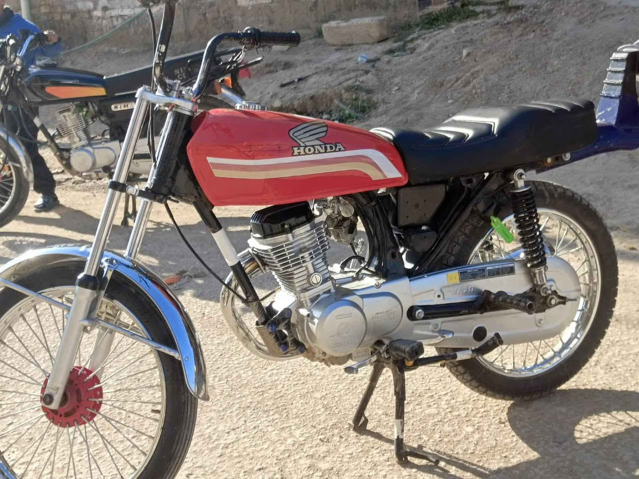 السلام عليكم دراجه سيجي مفتوحه بس ولفات  دراجه نضيفه تعميره كله 25 اوراق سكنر السعر 700 وبيها مجال 
مكاني بابل القاسم خاص مفتوح وهذا رقمي 
***********
