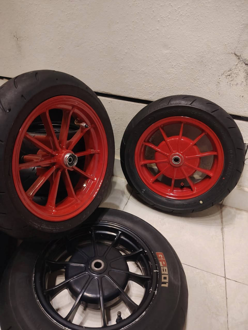 السلام عليكم
ويل كب RBM. احمر. بلادي.
فقط كلير.
تايرات جلاتين. باله ماركة MAXXIS
شراي. يتصل. ***********
يوجد خدمة توصيل كل محافظات

